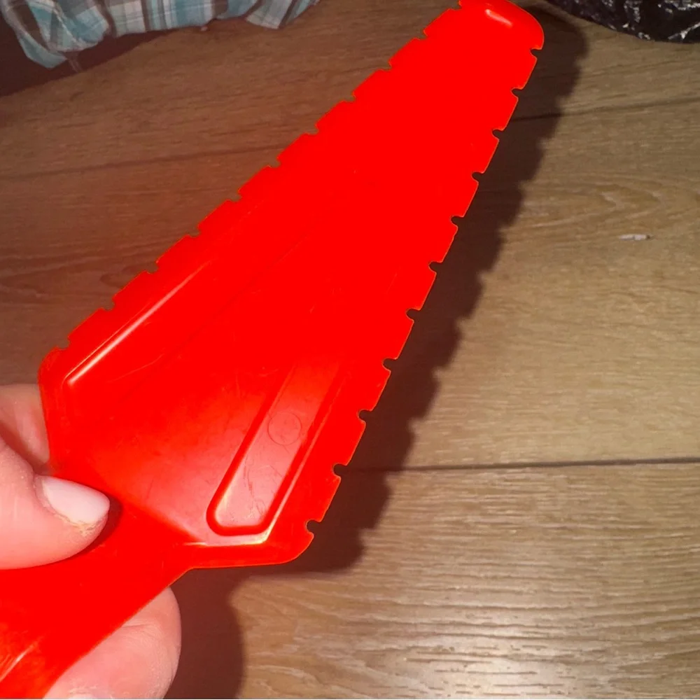 Tupperware Red Cut N Serve Serated Cake &‎ Pie Serving Spatula #1228